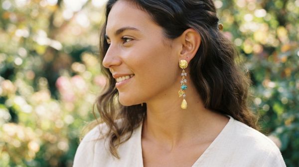 Les boucles d’oreilles pendantes, quel modèle est adapté ?