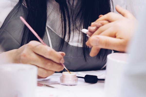 Manucure proche d'Ancenis : comment choisir le salon parfait ?